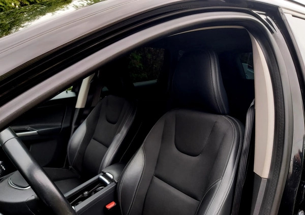 Volvo XC 60 cena 70000 przebieg: 130000, rok produkcji 2016 z Przysucha małe 436